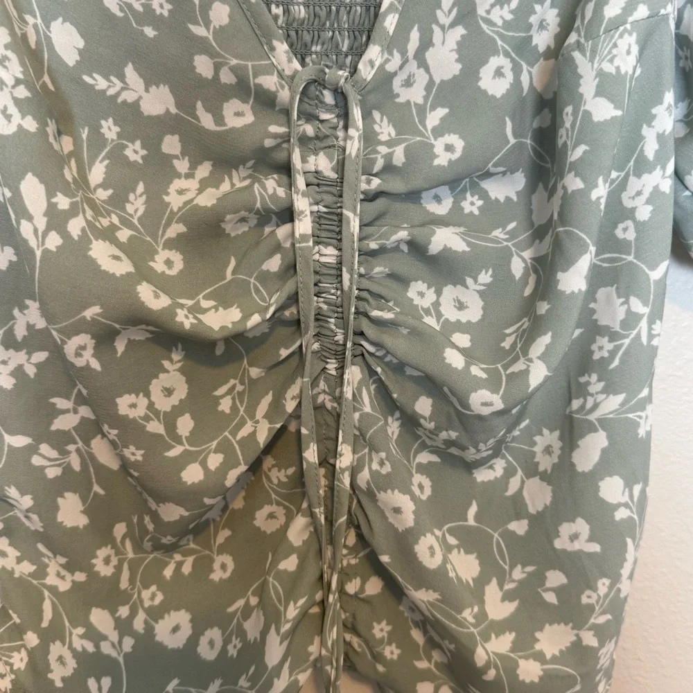 Abercrombie & Fitch Sage Floral Cinched front Blouse Size XS
